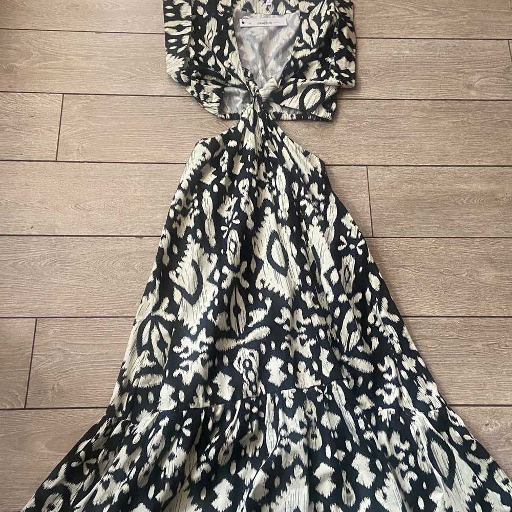 Steve Madden Black and Cream Printed Tie-Front Maxi Dress - Picture 5 of 9
